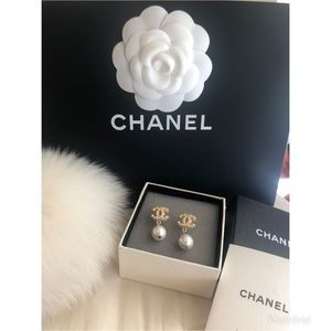 Channel earrings